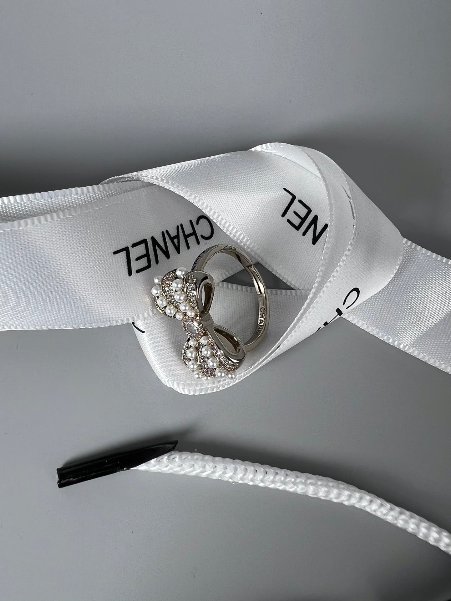 Chanel Bow Tie Pearls 18K Gold Ring
