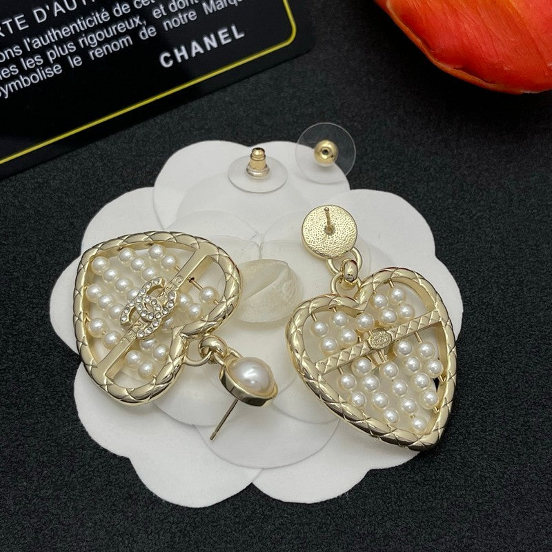 Chanel Gold Heart Pearl 18K Gold Earrings
