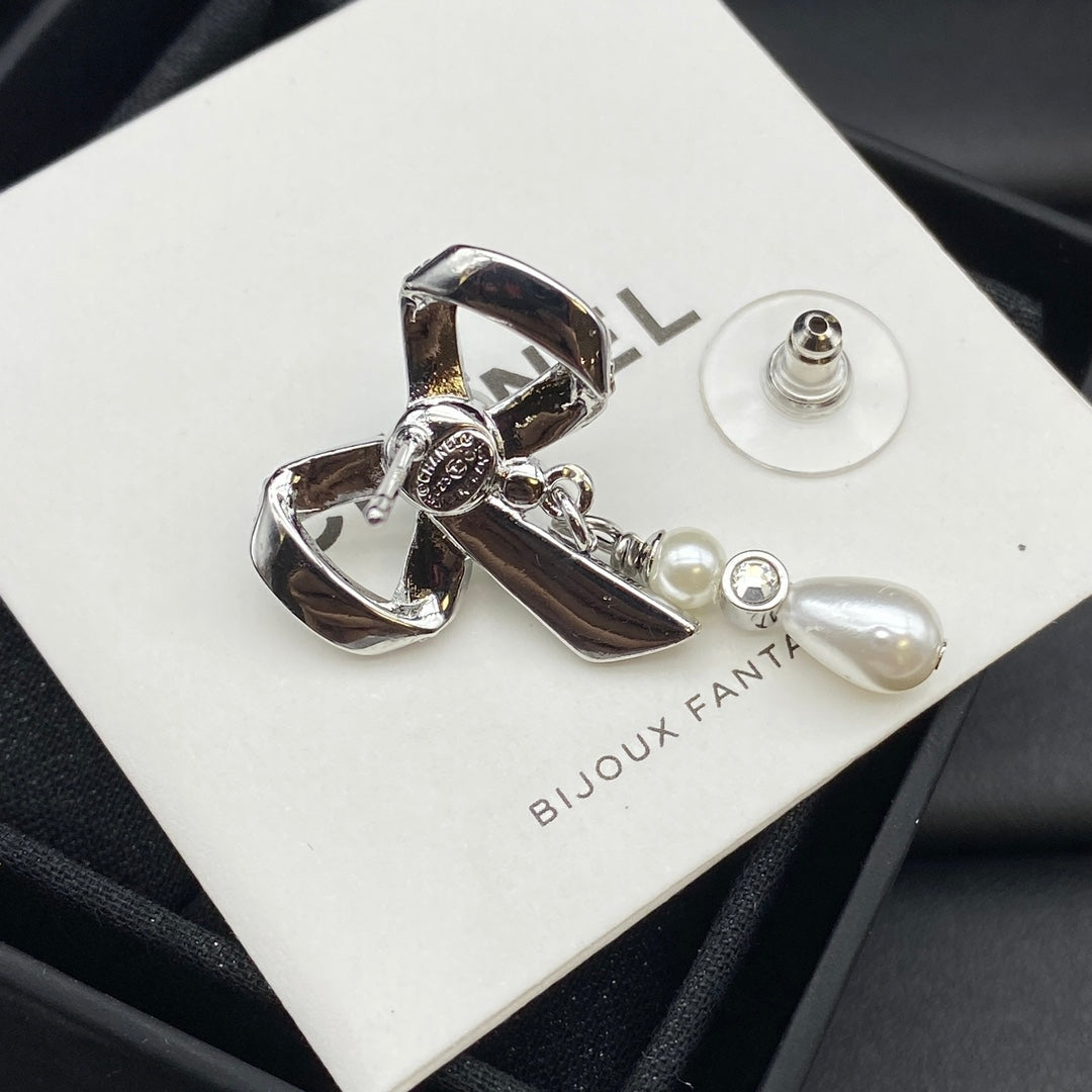 Chanel Butterfly Pearl 18K Gold Earrings