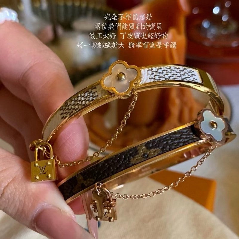 Louis Vuitton Blooming 18K Gold Bracelet