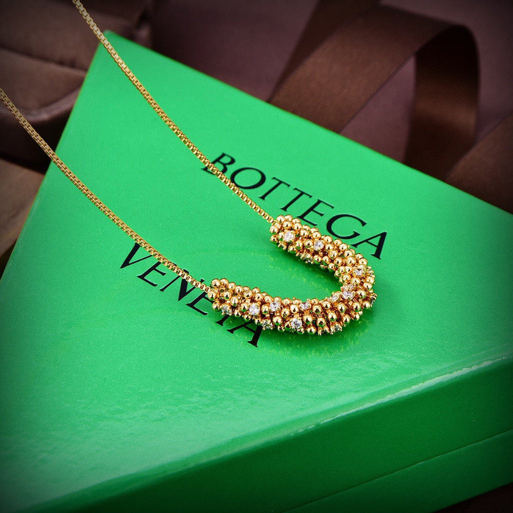 Bvlgari Facet Pearl 18K Gold Necklace