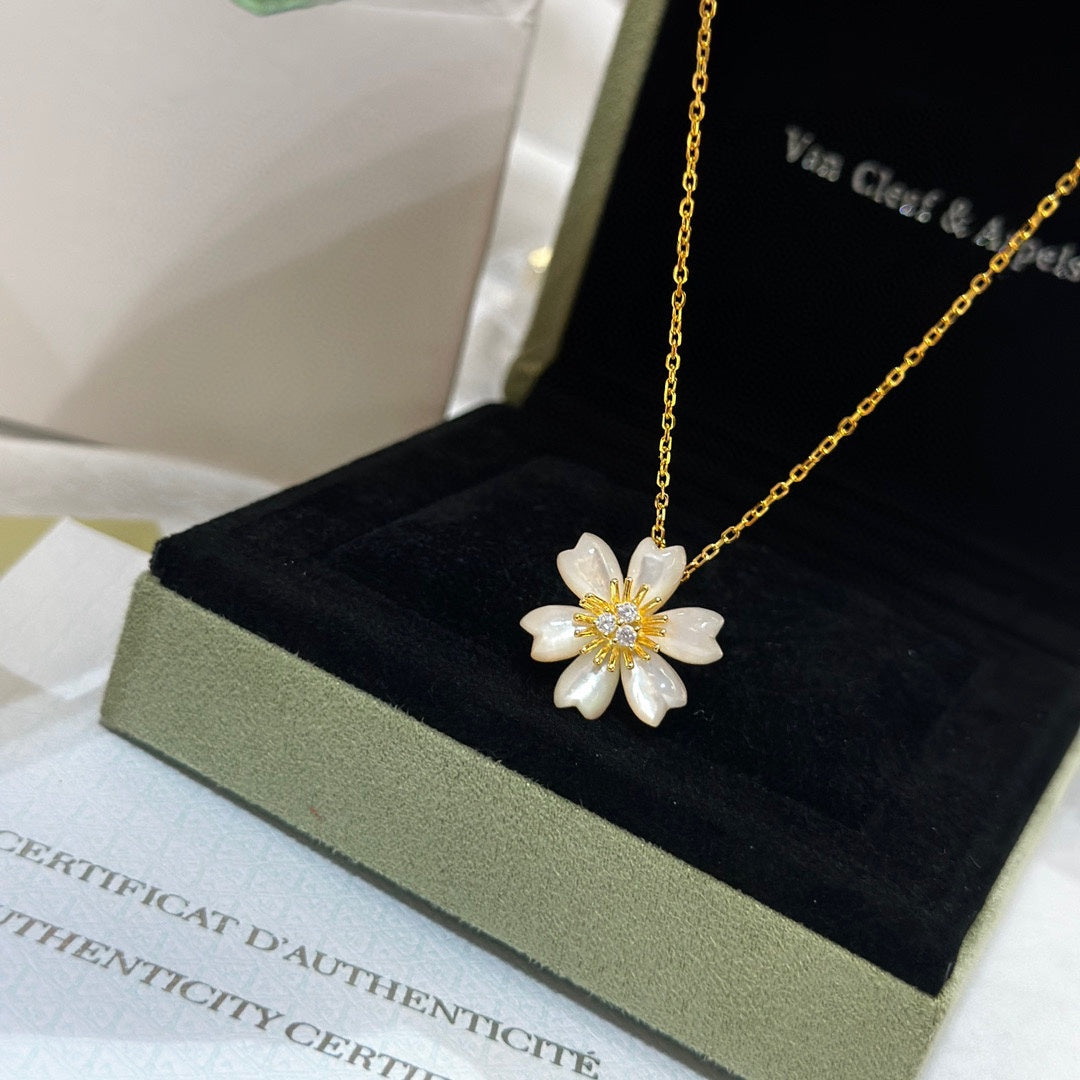Rose De Noel Clip Pendant 18K Gold Necklace
