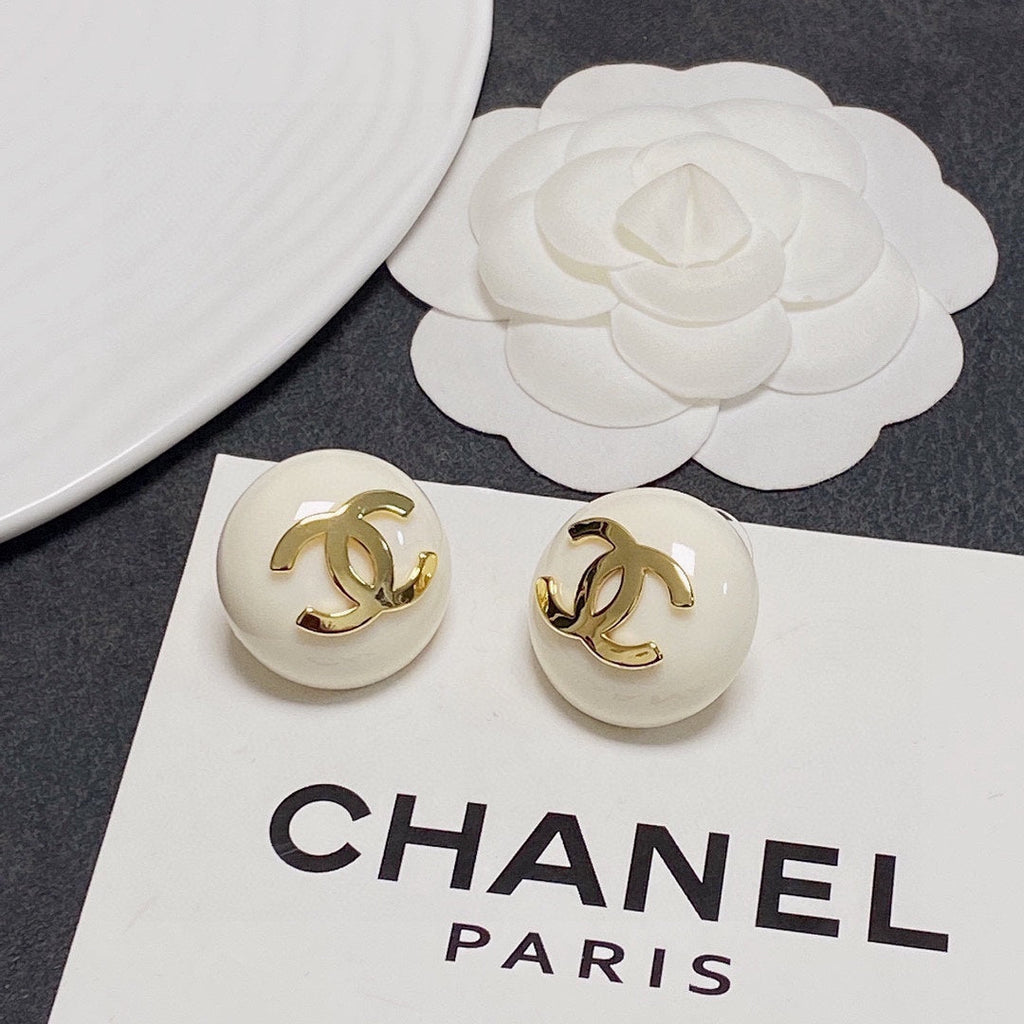Chanel Pearl Round 18K Gold Earrings