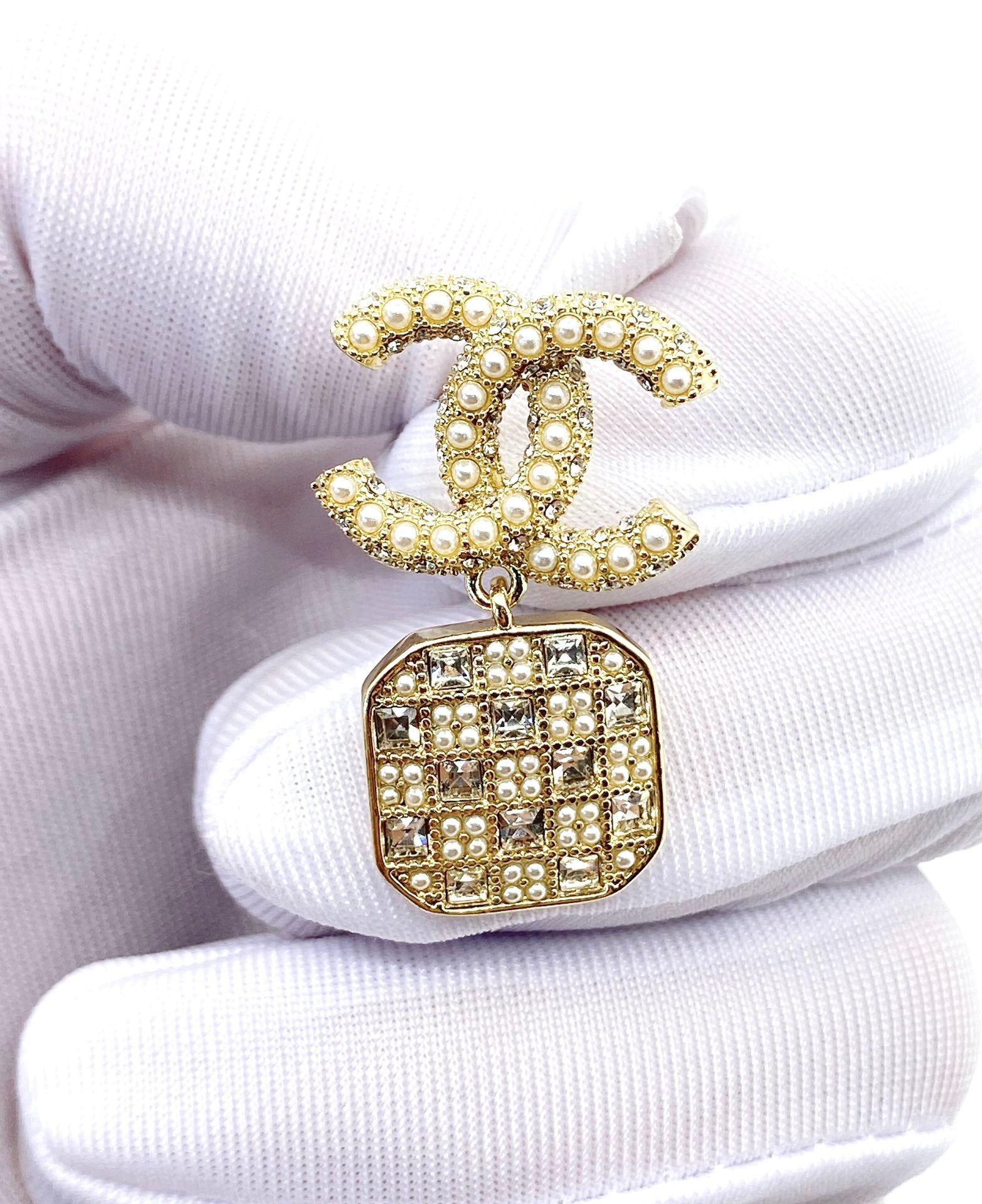 Chanel Diamonds Drop 18K Gold Earrings