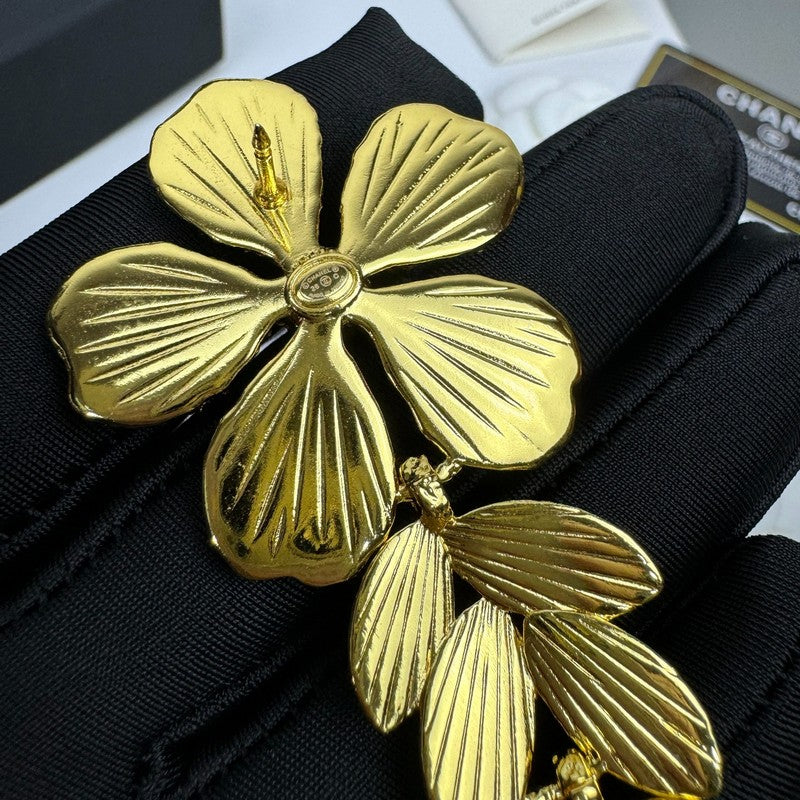Chanel 26C Flower Crystal Drop Gold 18K Gold Brooch