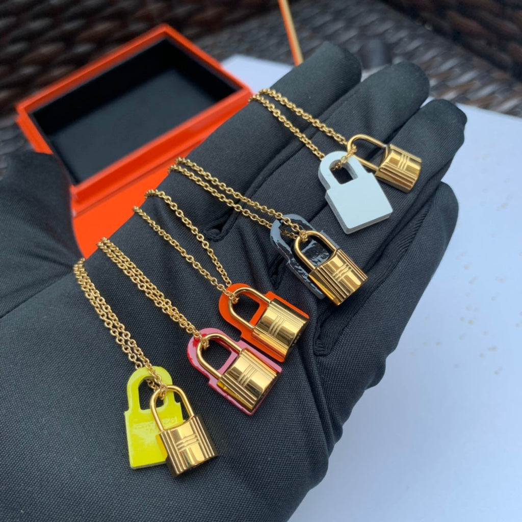 Hermes O'Kelly Pendant 18K Gold Necklace