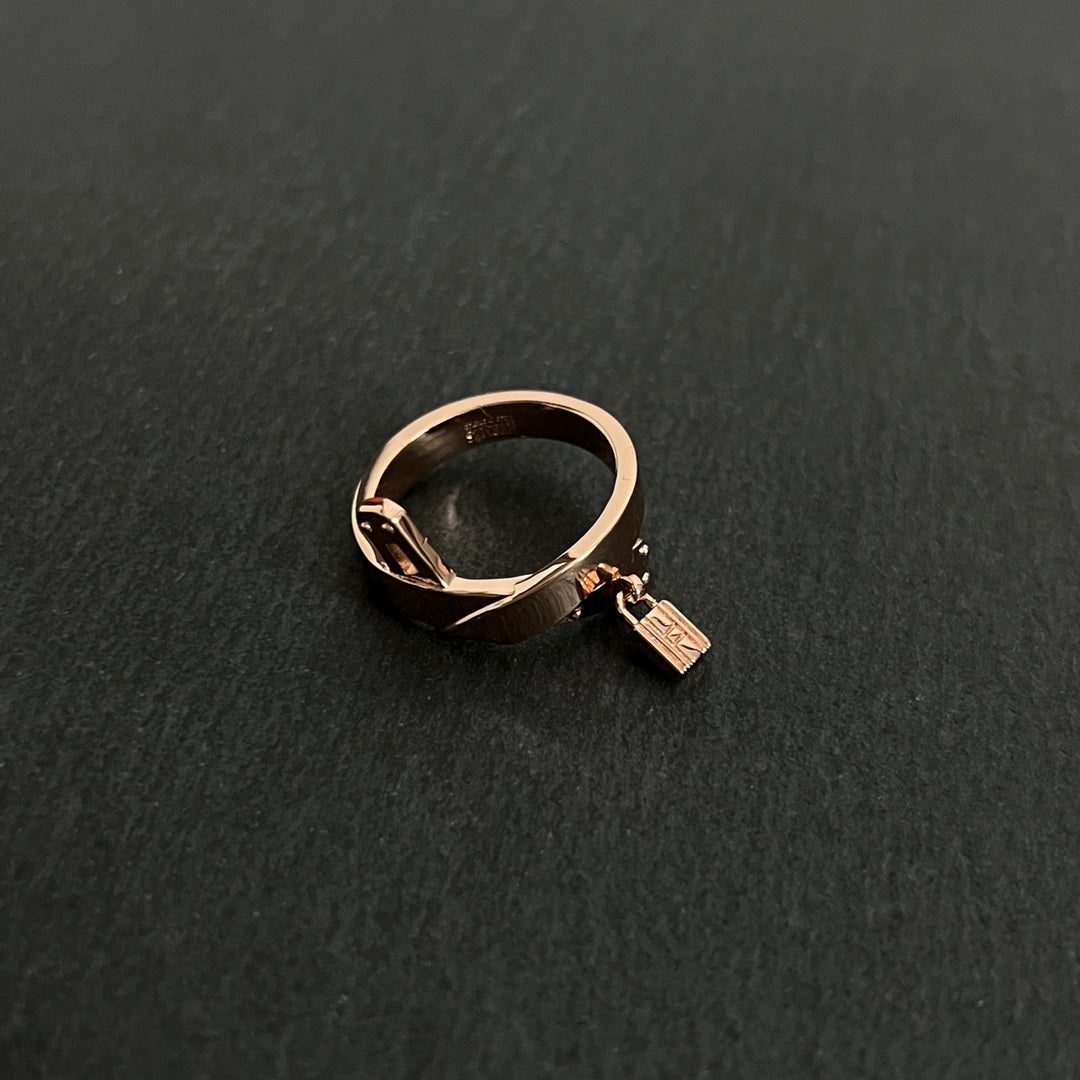 Hermes Kelly Gavroche 18K Gold Ring