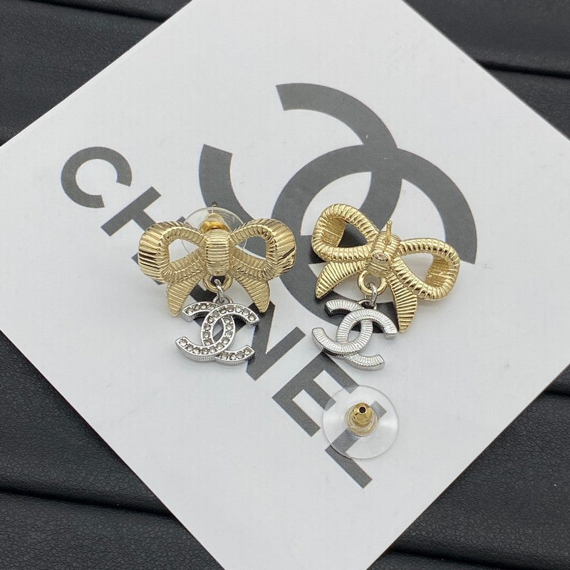 Chanel Bow Tie Gold 18K Gold Earrings