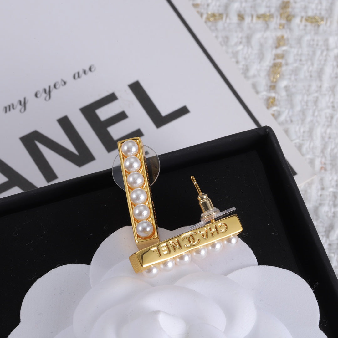 Chanel Pearls 18K Gold Earrings