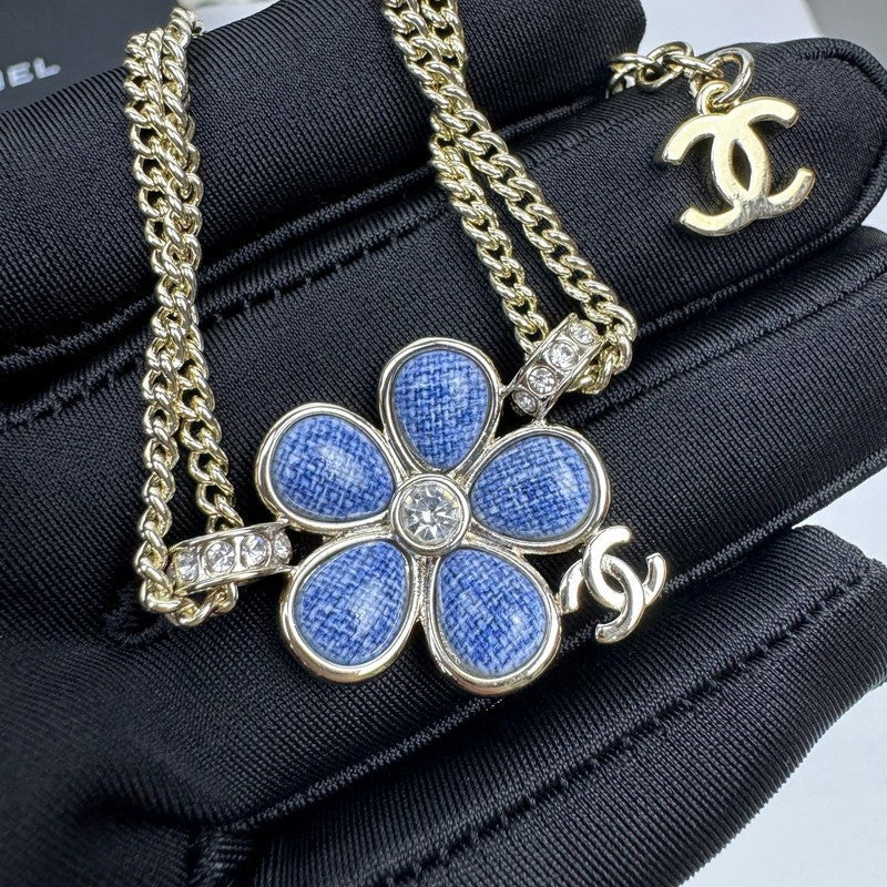 Chanel 26C Blue Flower Diamond 18K Gold Bracelet
