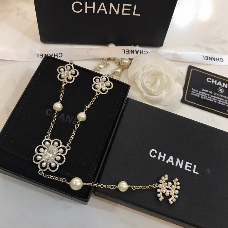 Chanel Flowers Pearl Long 18K Gold Necklace