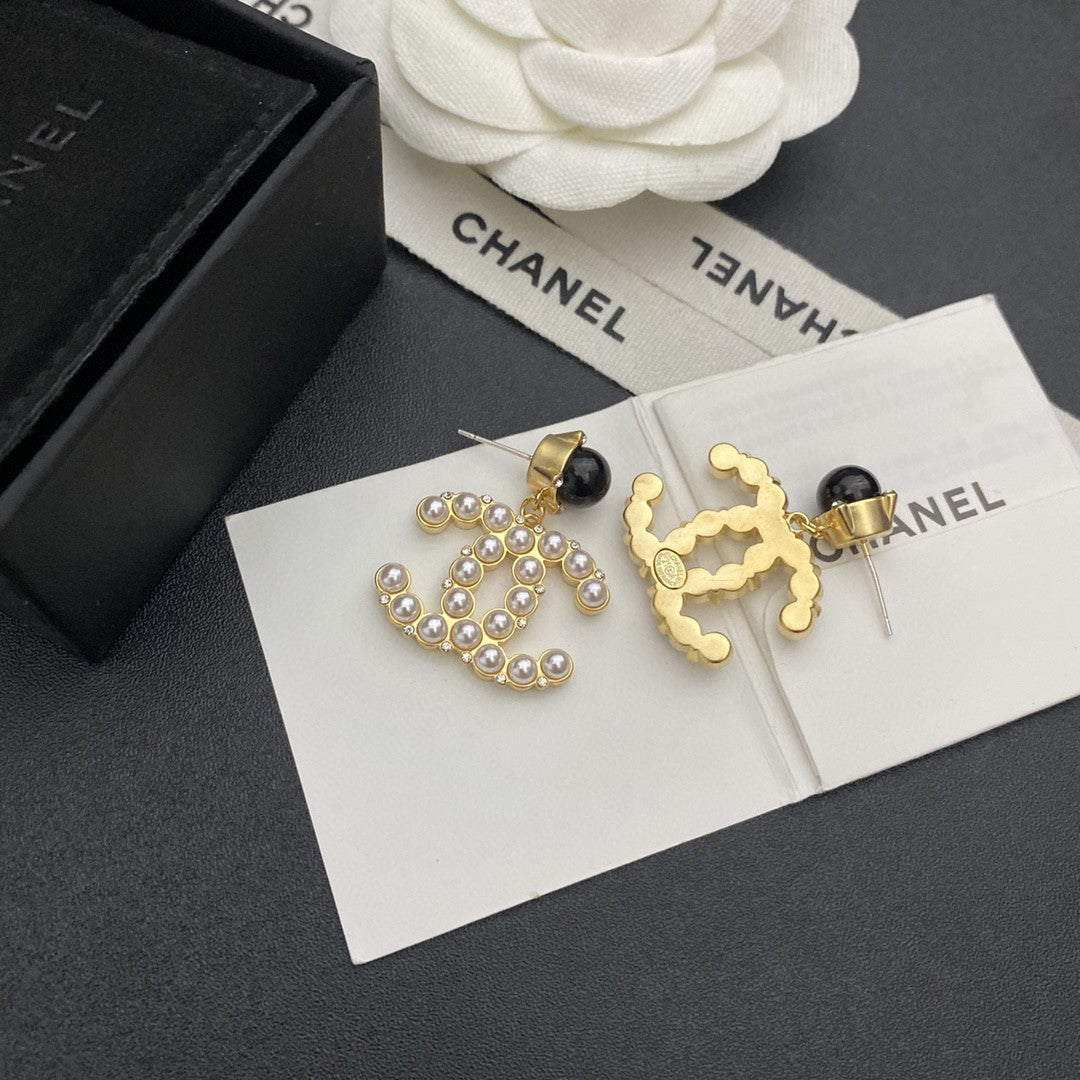 Chanel Pearl Pendant 18K Gold Earrings
