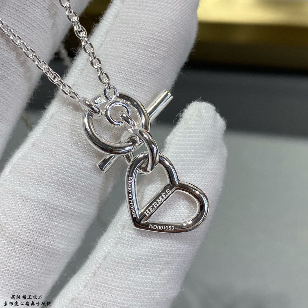 Hermes Cache-coeur Amulette Pendant 18K Gold Necklace