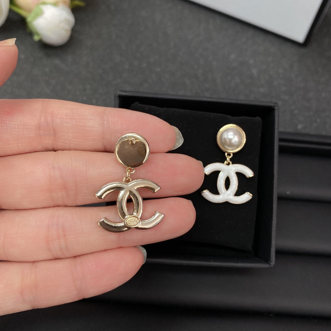 Chanel White Pearl 18K Gold Earrings