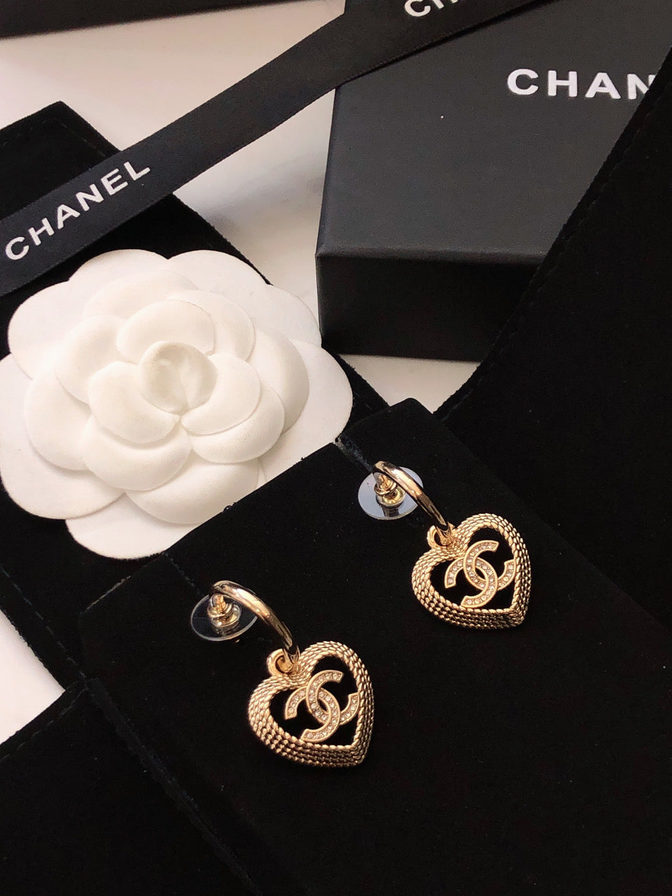 Chanel Heart Strass 18K Gold Earrings