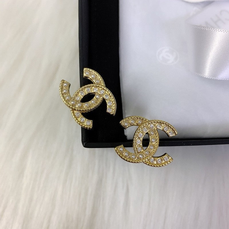 Chanel Pearls 18K Gold Earrings