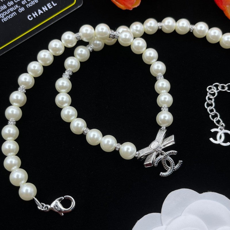 Chanel Bow Tie Pearls 18K Gold Necklace