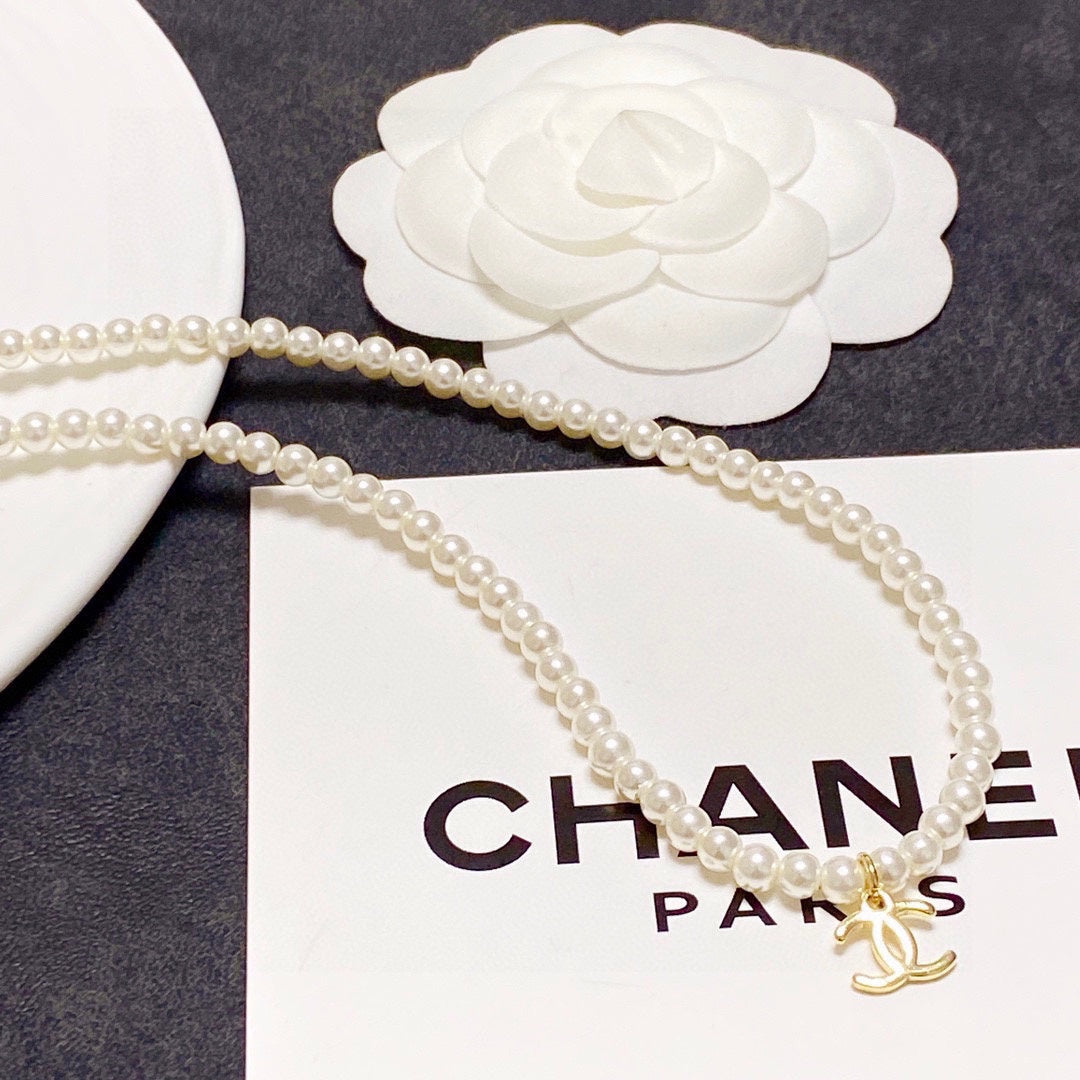 Chanel Pearls Choker 18K Gold Necklace
