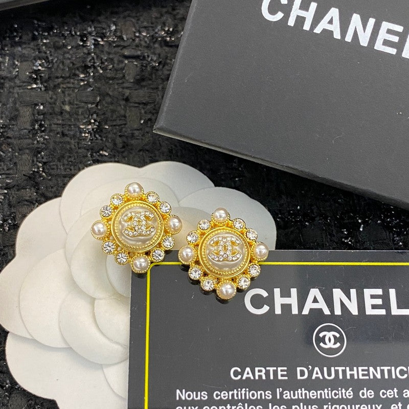 Chanel Pearls 18K Gold Earrings