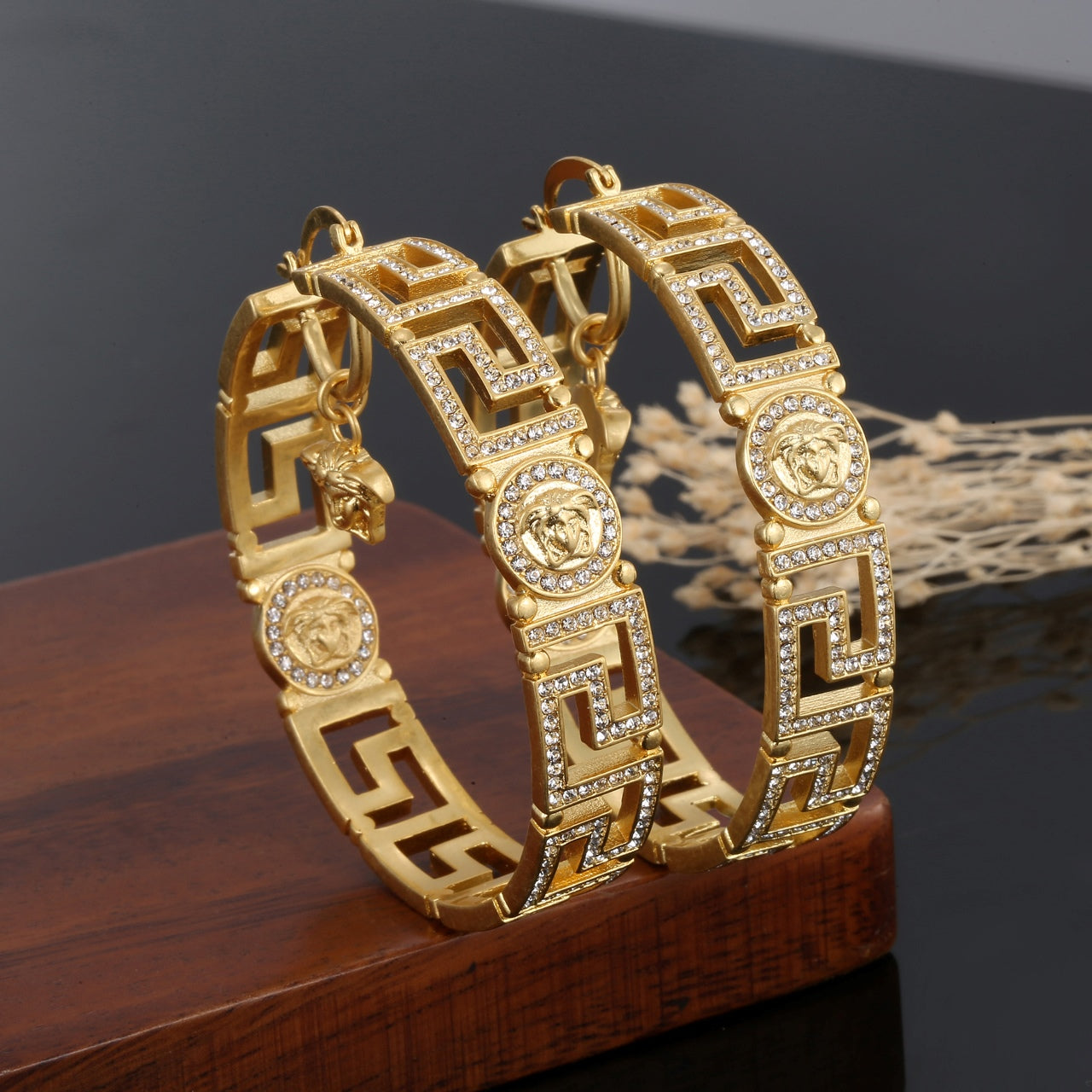 Ver Round Crystals 18K Gold Earrings