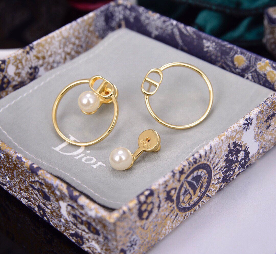 Dior 30 Montaigne Pearls 18K Gold Earrings