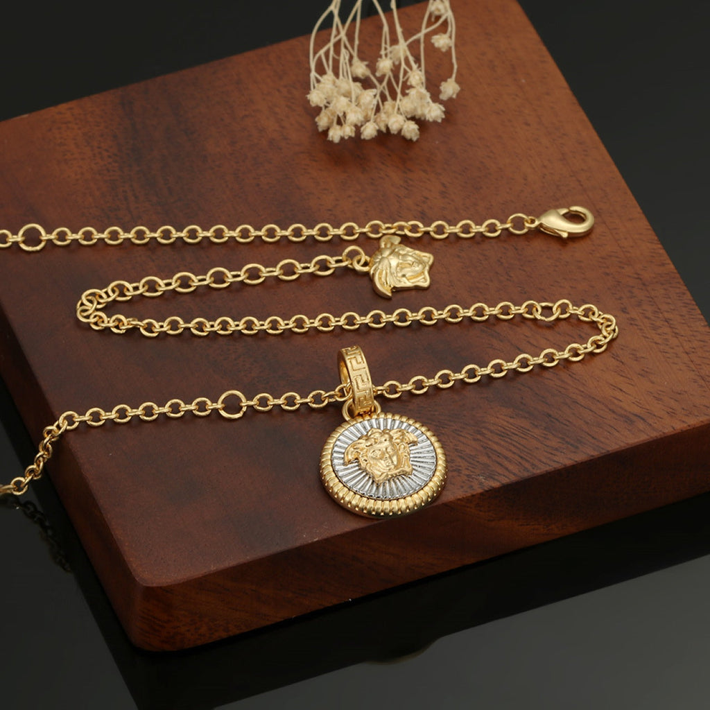 Classic 18K Gold Necklace