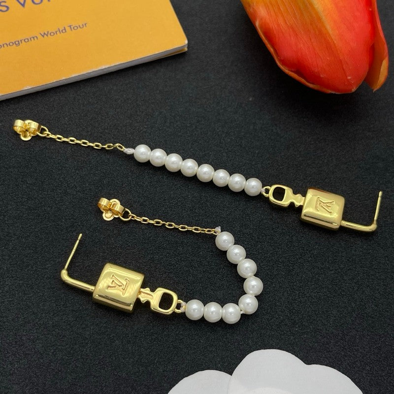 Louis Vuitton Pearl Lock Gold 18K Gold Earrings