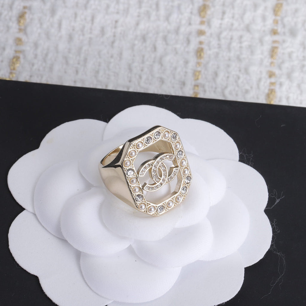 Chanel Diamonds 18K Gold Ring