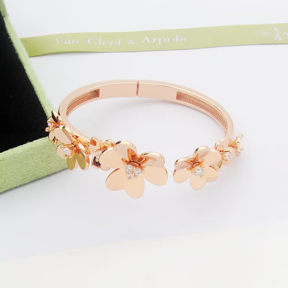 Frivole Seven Flowers 18K Gold Bracelet