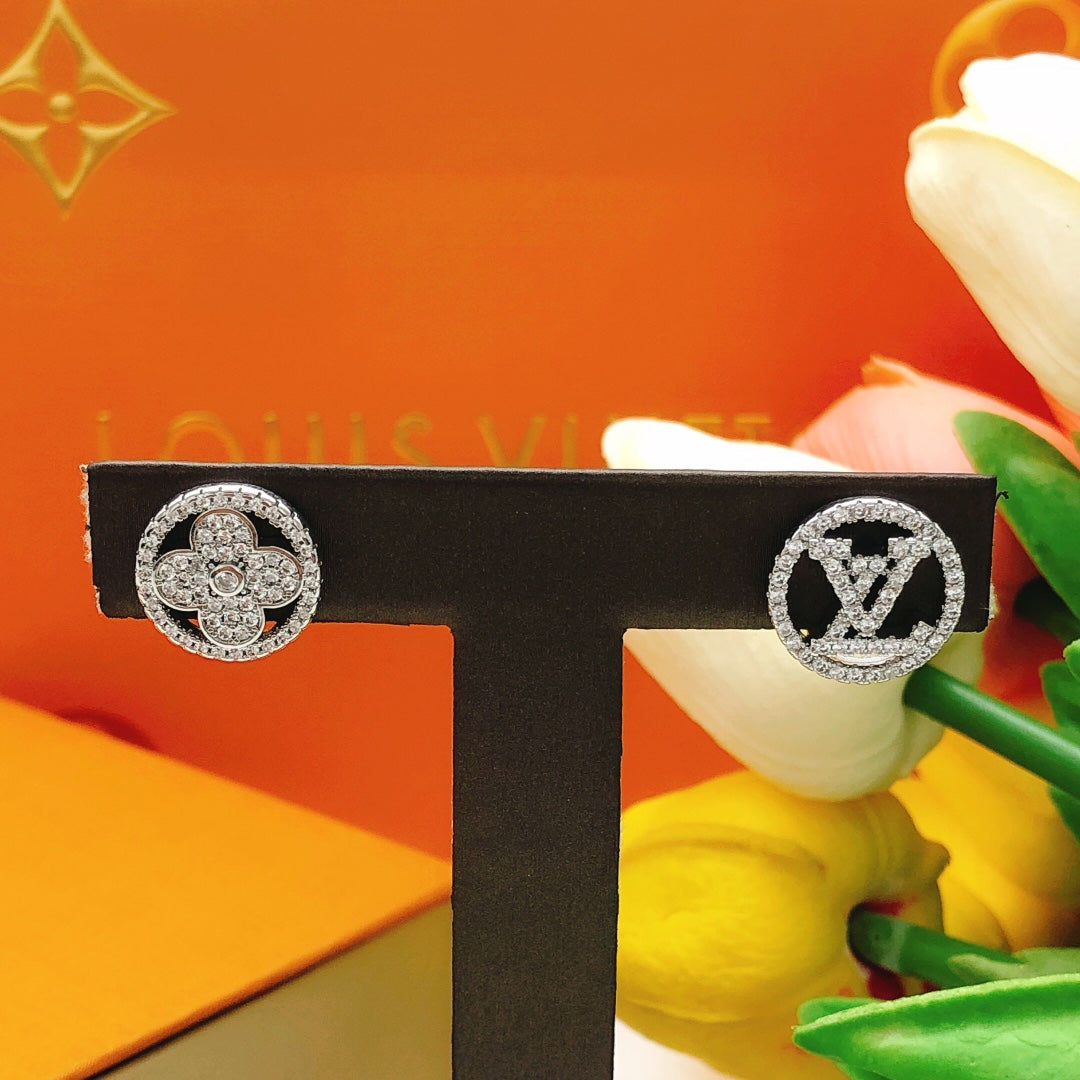 Louis Vuitton Blossom Diamond 18K Gold Earrings