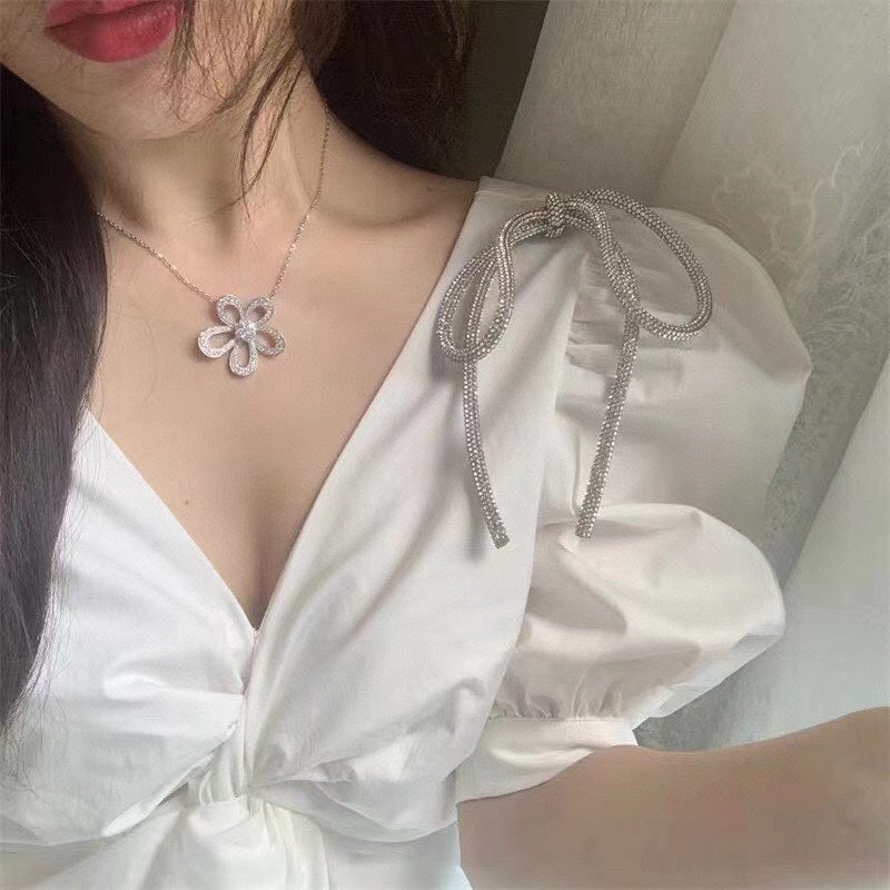 Flowerlace Pendant 18K Gold Necklace