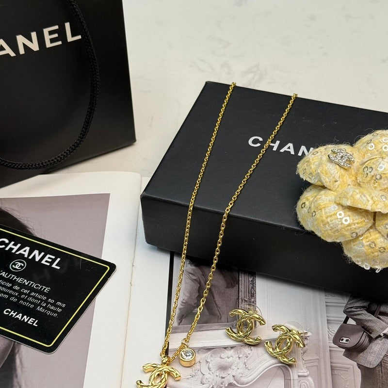 Chanel 26P Diamond Gold 18K Gold Necklace