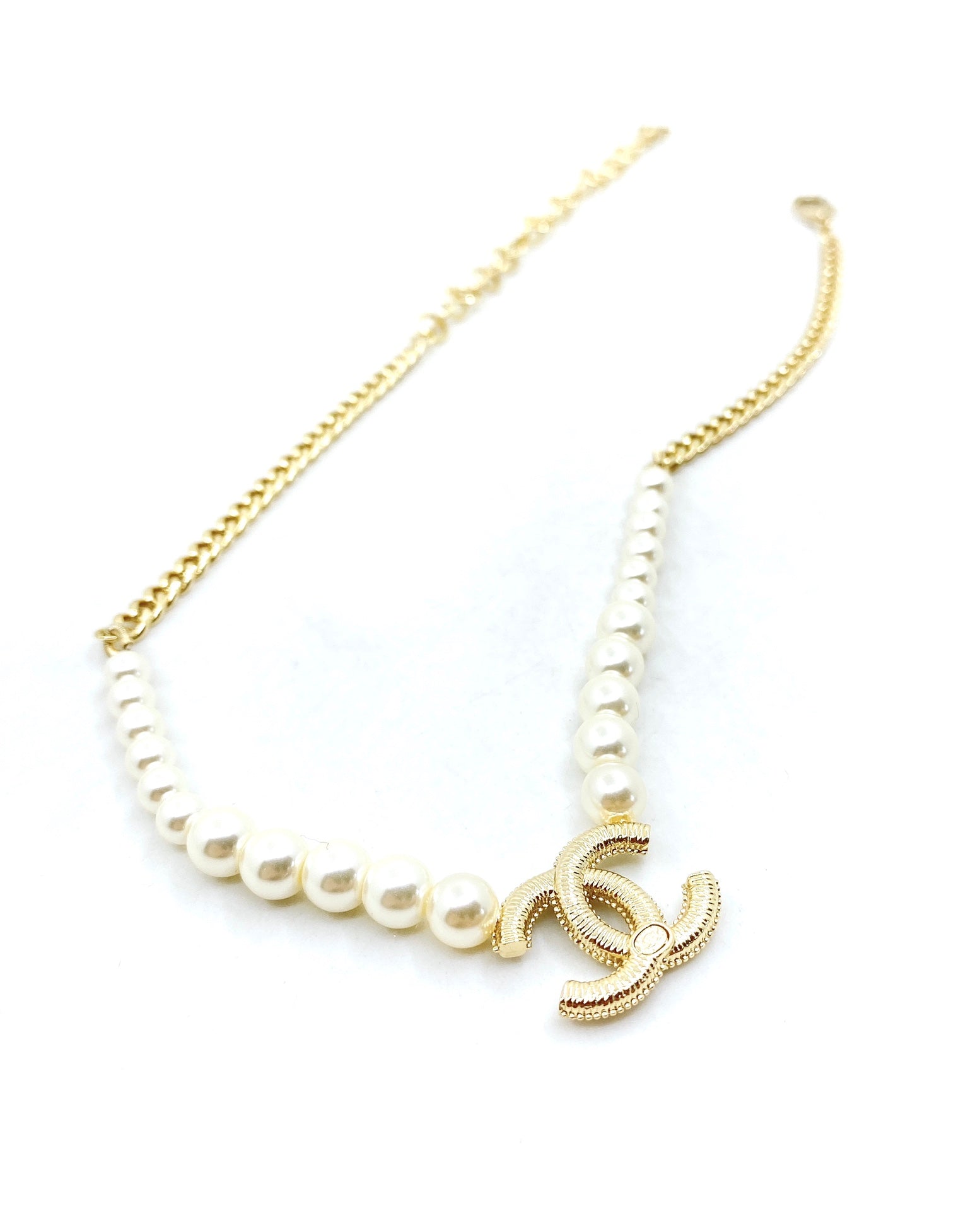 Chanel Pearls Choker 18K Gold Necklace