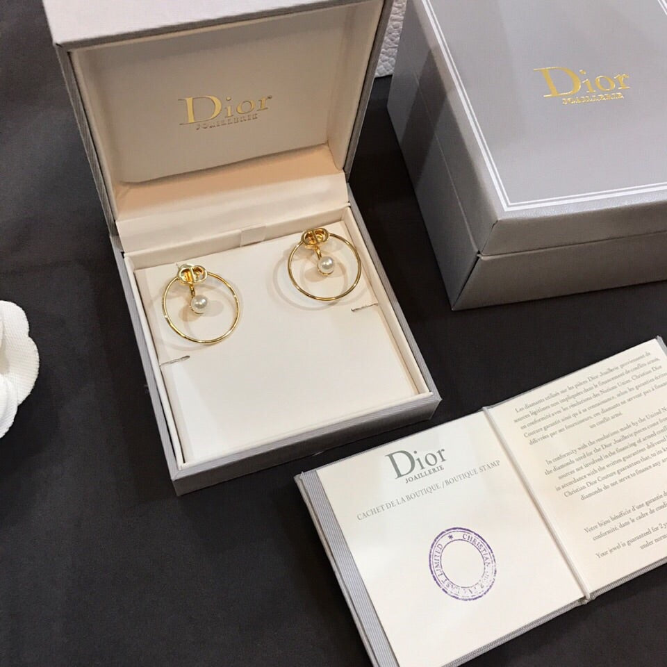 Dior 30 Montaigne Pearl 18K Gold Earrings