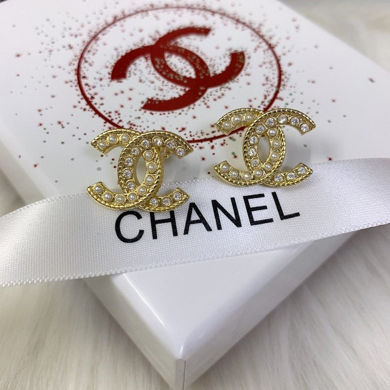 Chanel Pearls 18K Gold Earrings