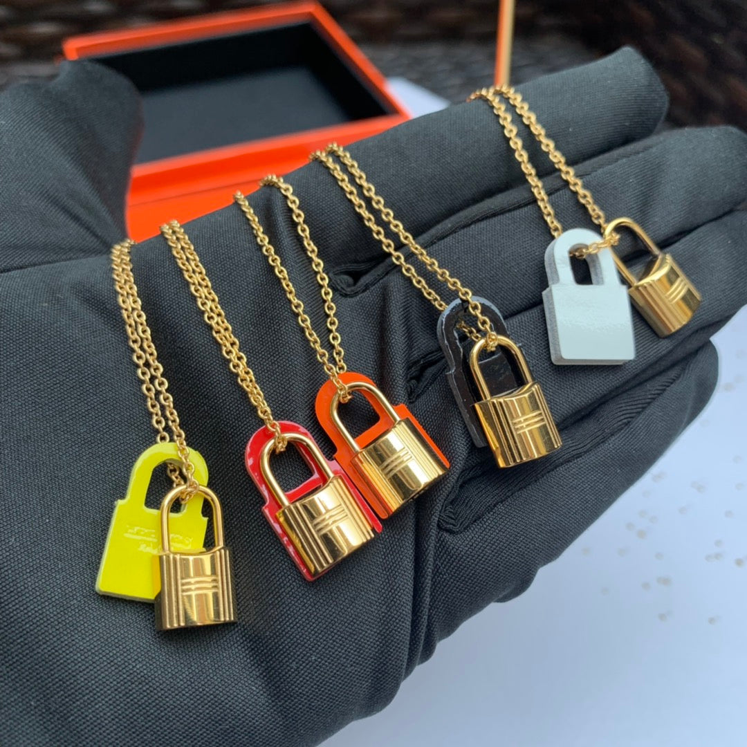 Hermes O'Kelly Orange Pendant 18K Gold Necklace