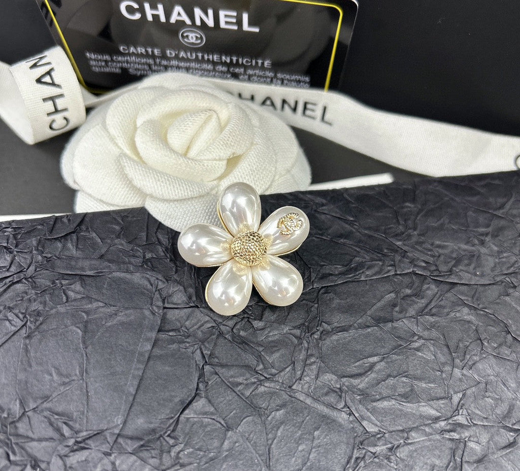 Chanel Pearls 18K Gold Brooch
