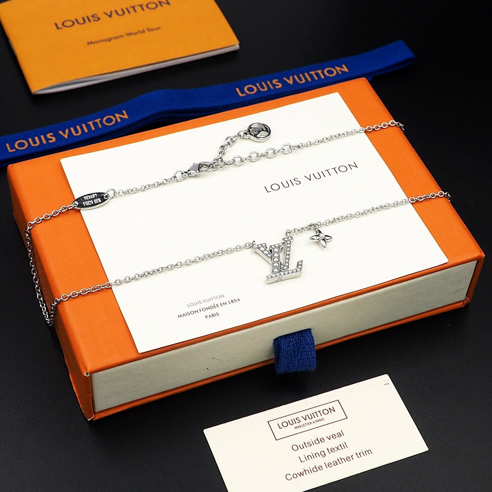 Louis Vuitton Iconic Pearls 18K Gold Necklace