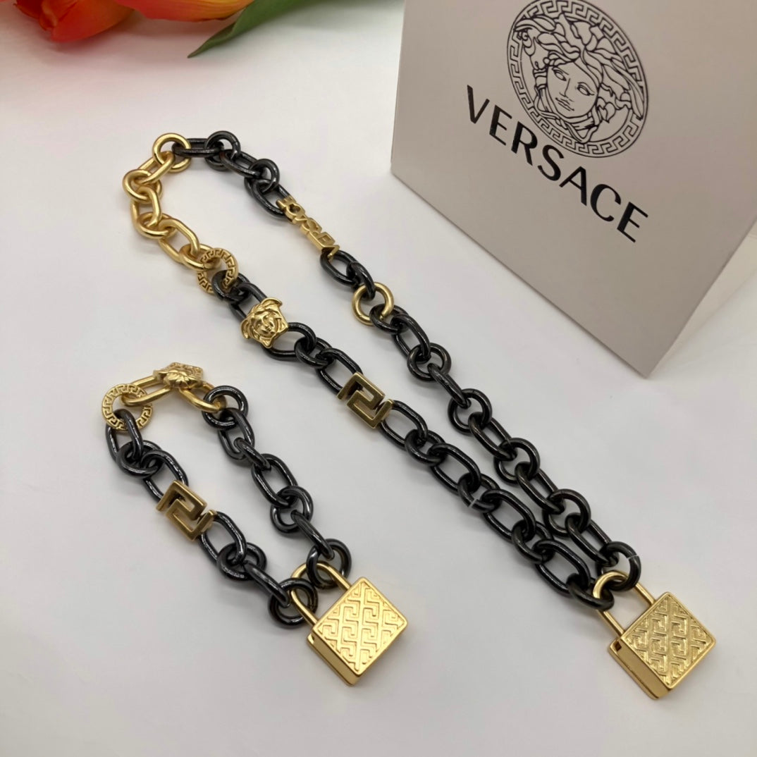 Celine Ver Chain 18K Gold Bracelet