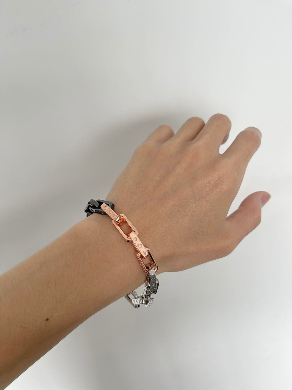 Louis Vuitton Monogram Chain 18K Gold Bracelet
