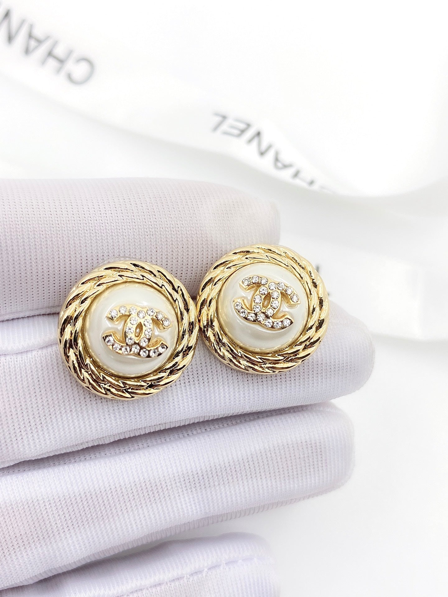 Chanel White Pearl 18K Gold Earrings