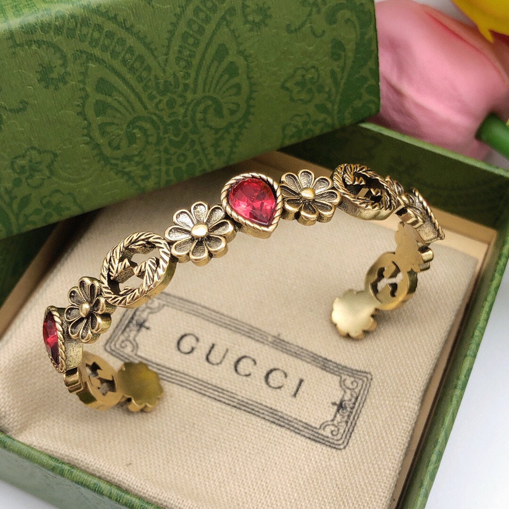 Gucci Double Flowers Red Crystals Open Cuff 18K Gold Bracelet