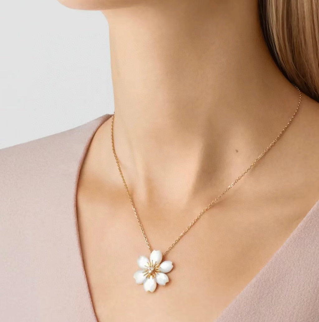 Rose De Noel Clip Pendant 18K Gold Necklace