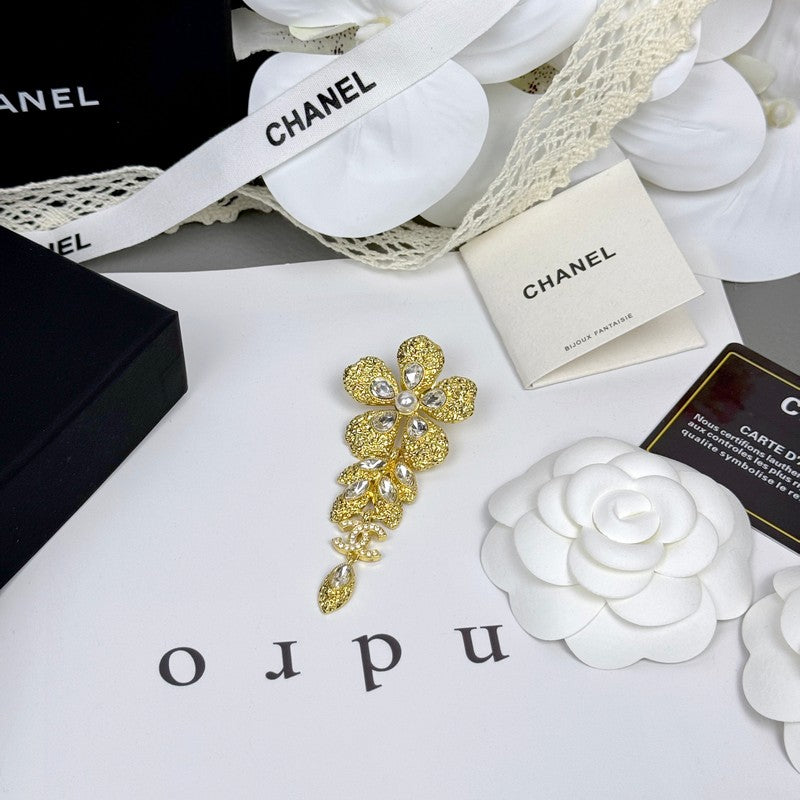 Chanel 26C Flower Crystal Drop Gold 18K Gold Brooch