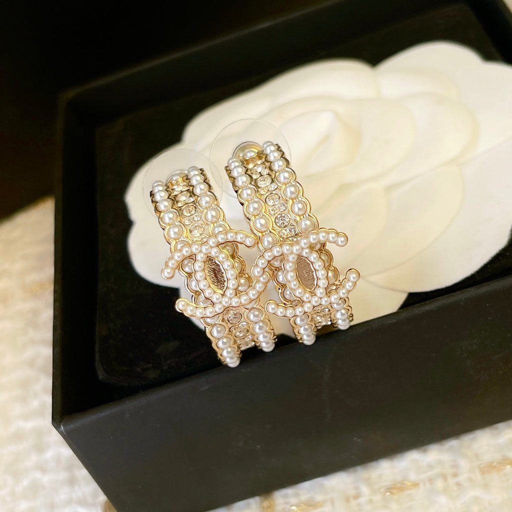 Chanel Pearls 18K Gold Earrings