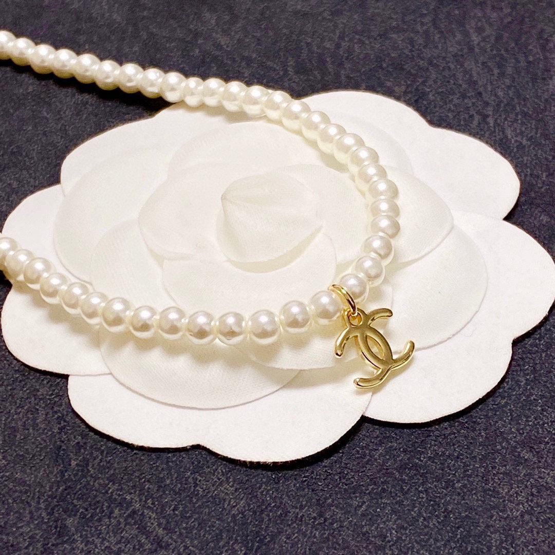 Chanel Pearls Choker 18K Gold Necklace