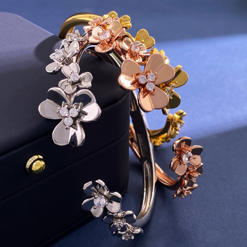 Frivole Seven Flowers 18K Gold Bracelet