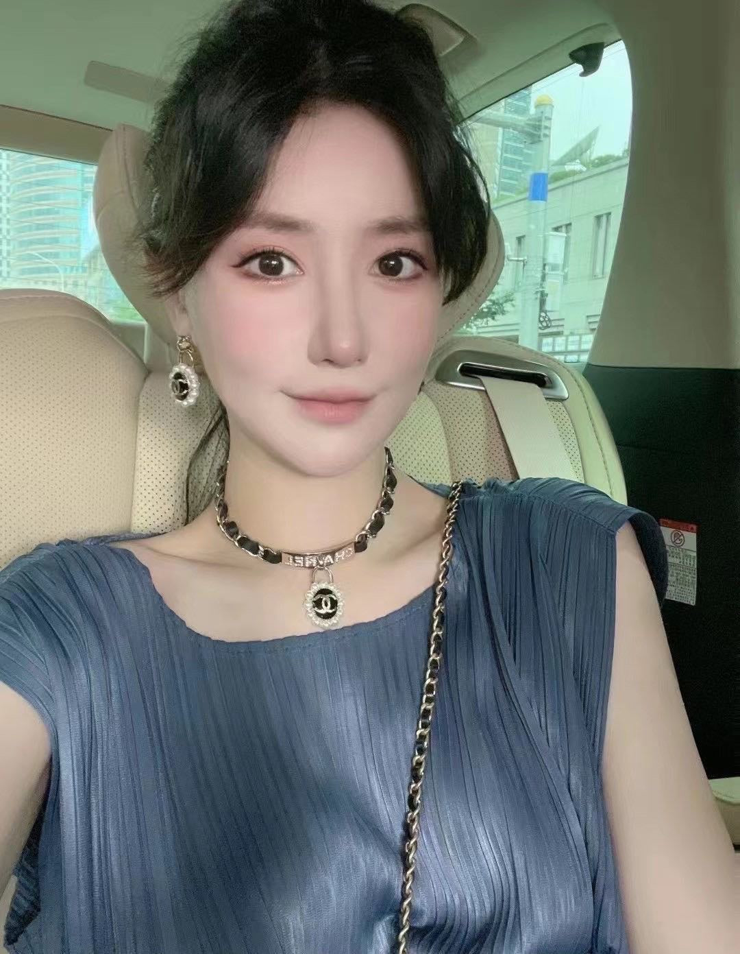 Chanel Pearls Choker 18K Gold Necklace