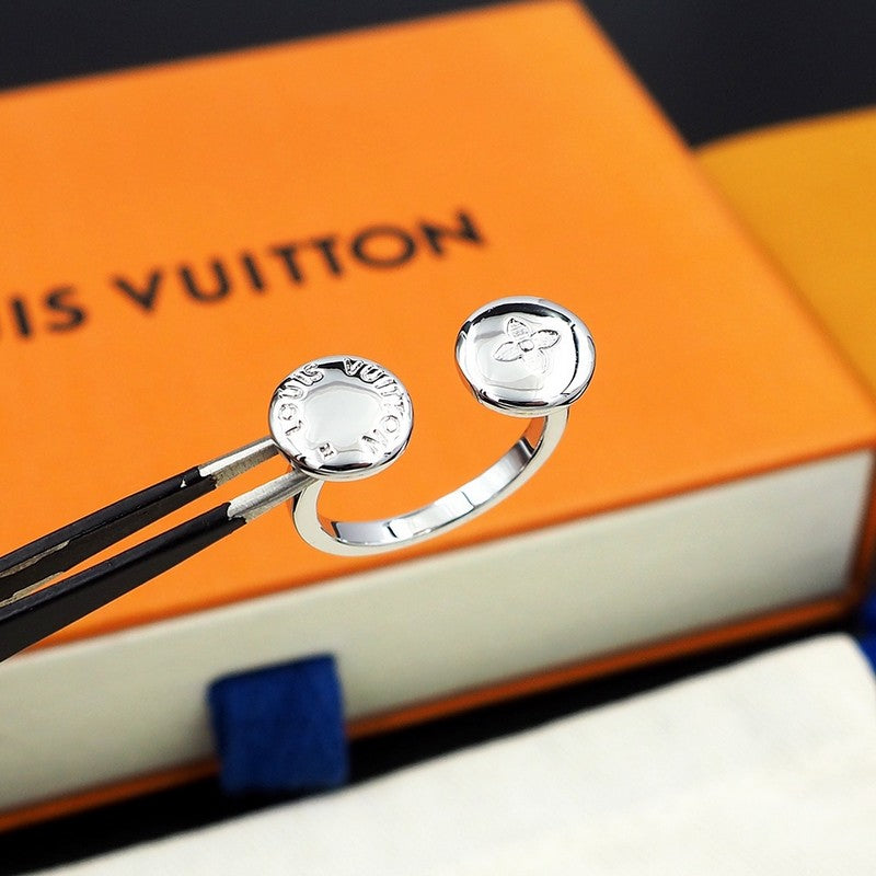Louis Vuitton Studs 18K Gold Ring