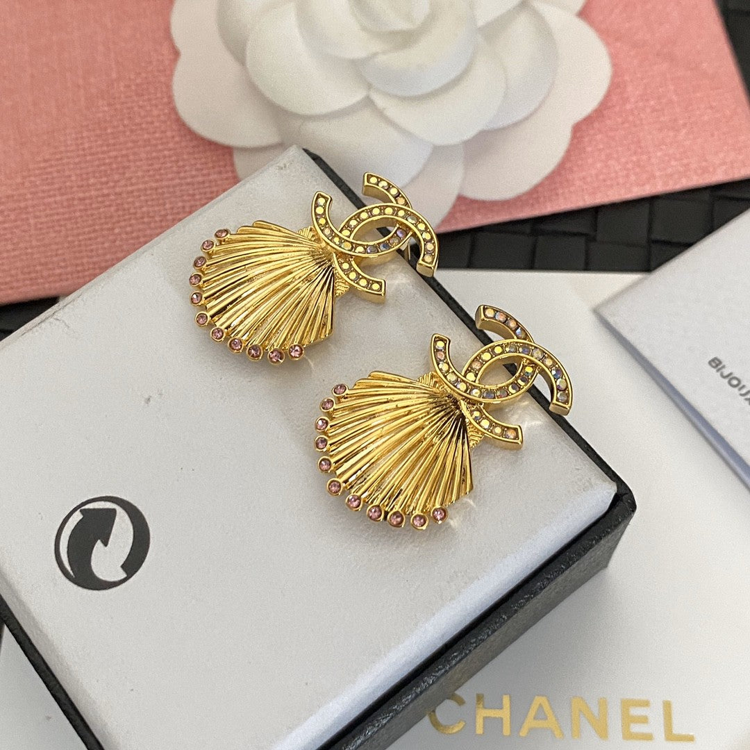 Chanel Shell Pendant 18K Gold Earrings